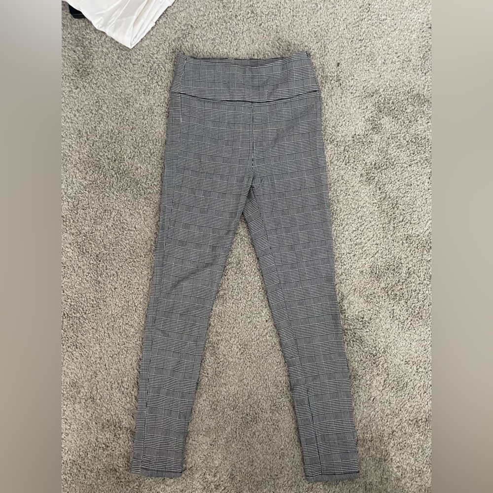 Black and white plaid Akira leggings